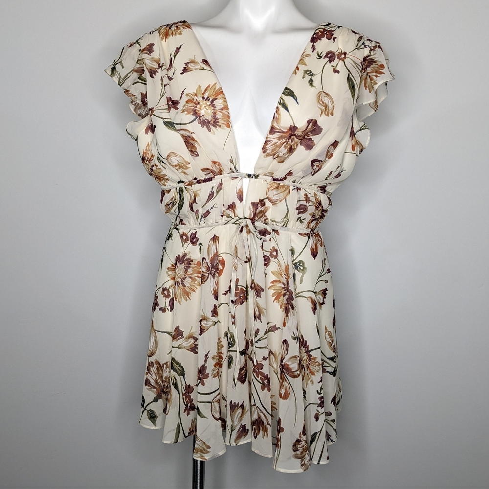 NWT Lulu's cream floral low cut v neck romper L